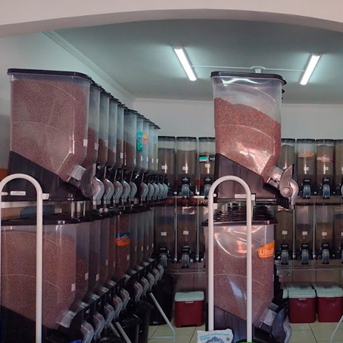 Equipamento profissional usado na higienização de estofados